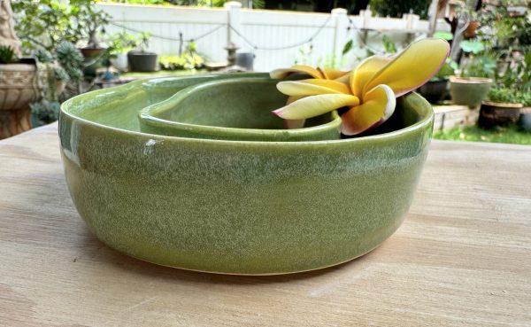 Medium green Lei Vase - Image 2