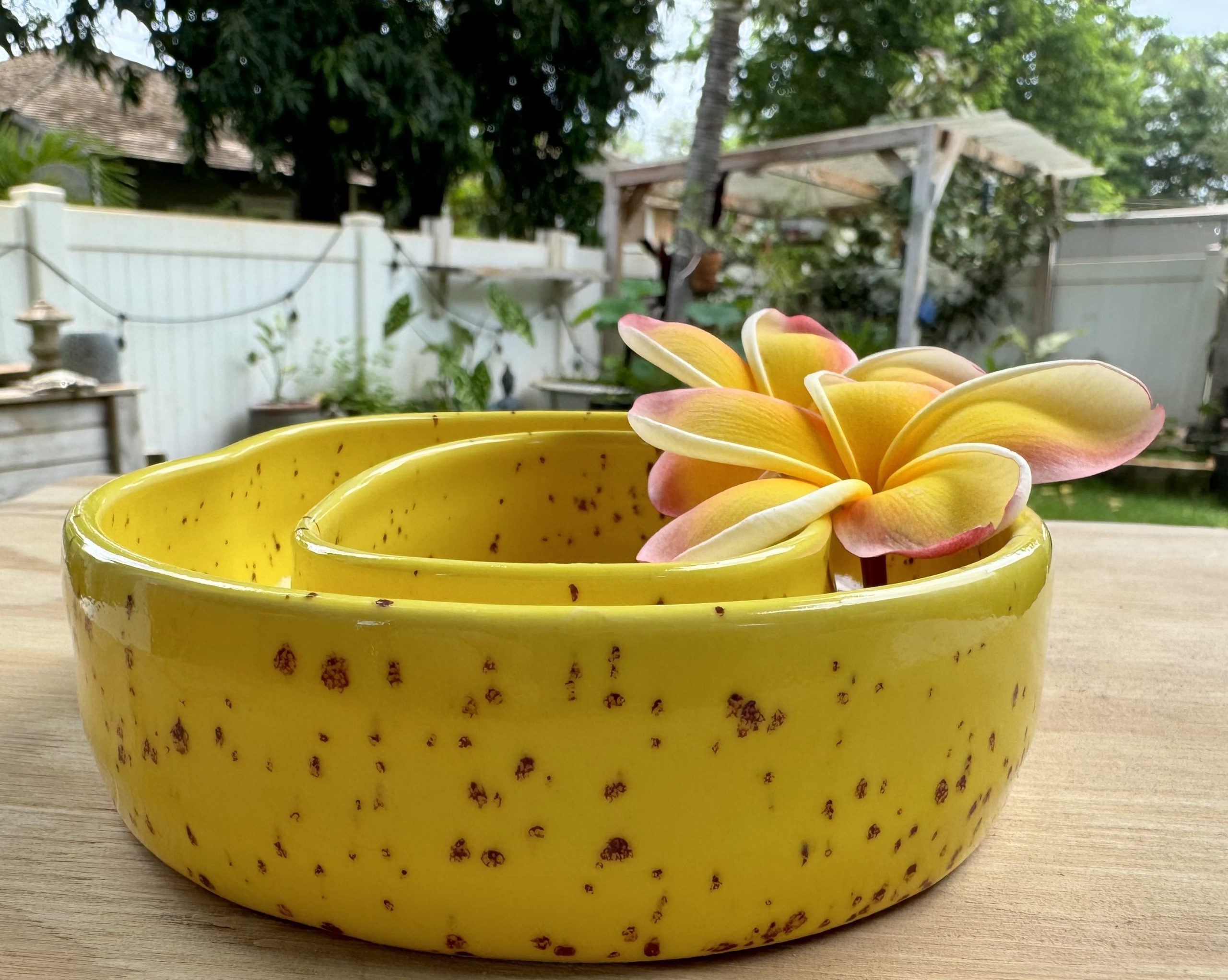 Small Speckled Yellow Lei Vase Hawaiian Lei Vases