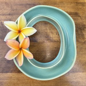 Medium Sea Foam Lei Vase