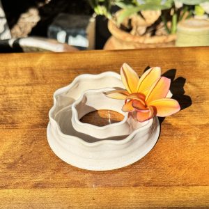 Small Eggshell Wave Vase