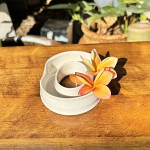 Small Eggshell Lei Vase