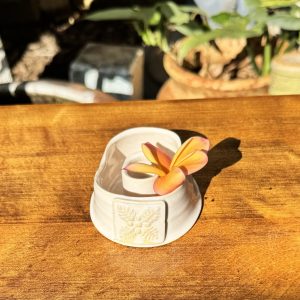 Mini Quilt Eggshell Lei Vase